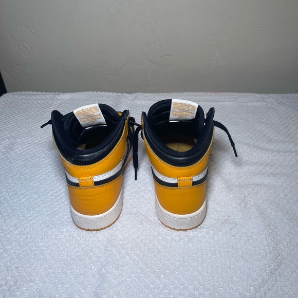 Jordan Hightop Black White Gold Size 5.5y Great Condition